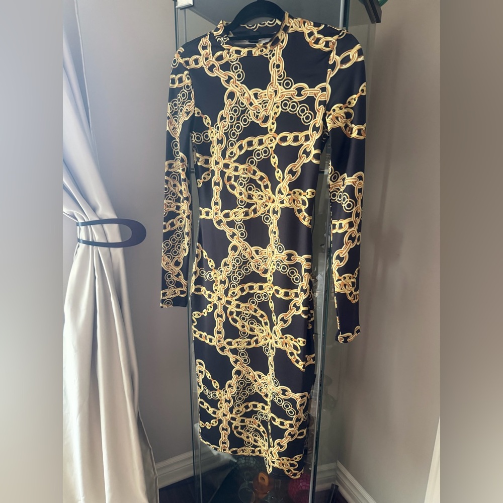 Elegant Chain Print Black and Gold Dress 🤩